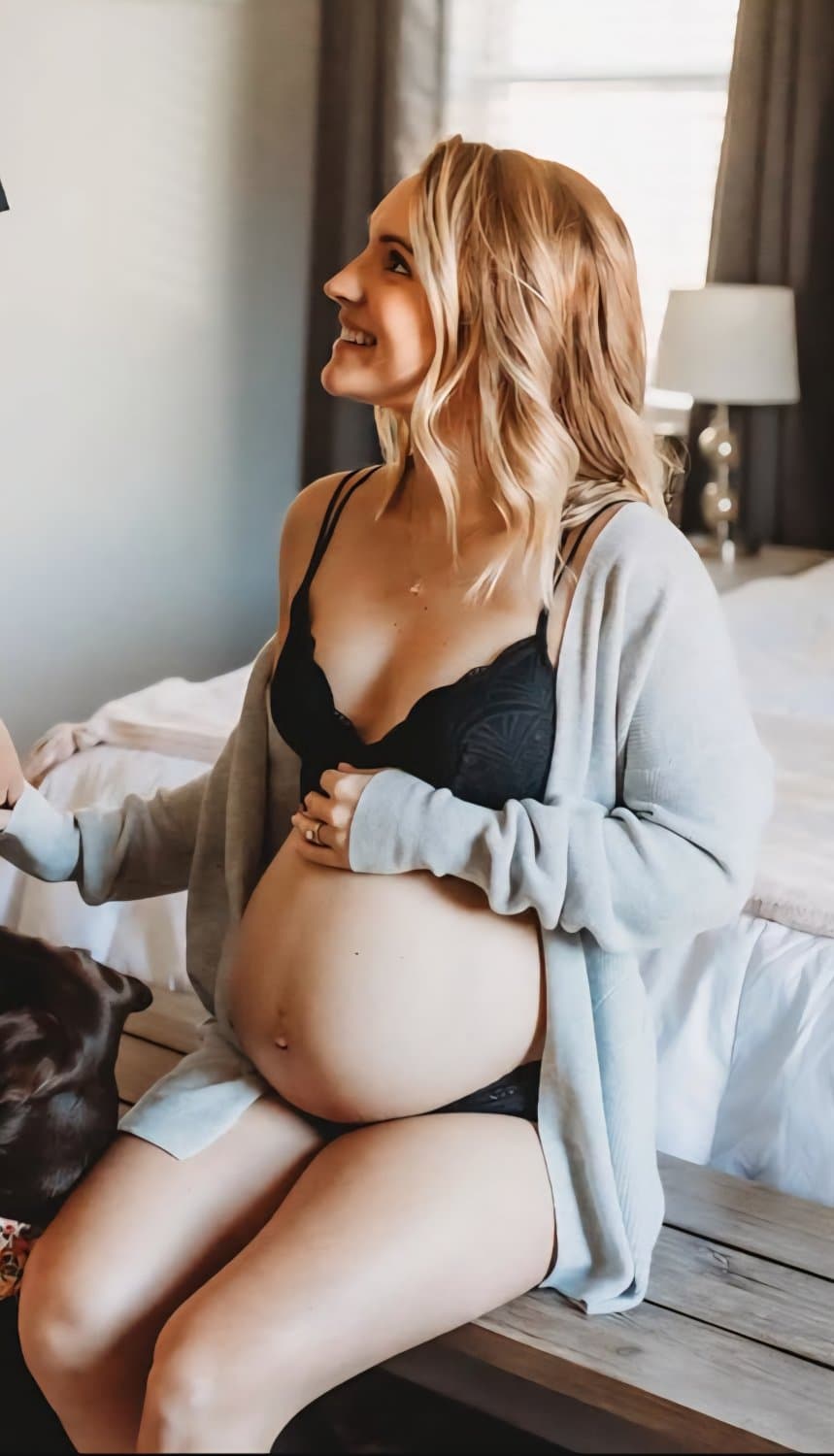 Gorgeous fit wife and mom. Tell me what you think of her.