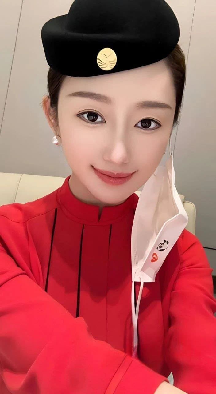 This asian flight attendant pussy is so wet she squirt all over the floor at the hotel