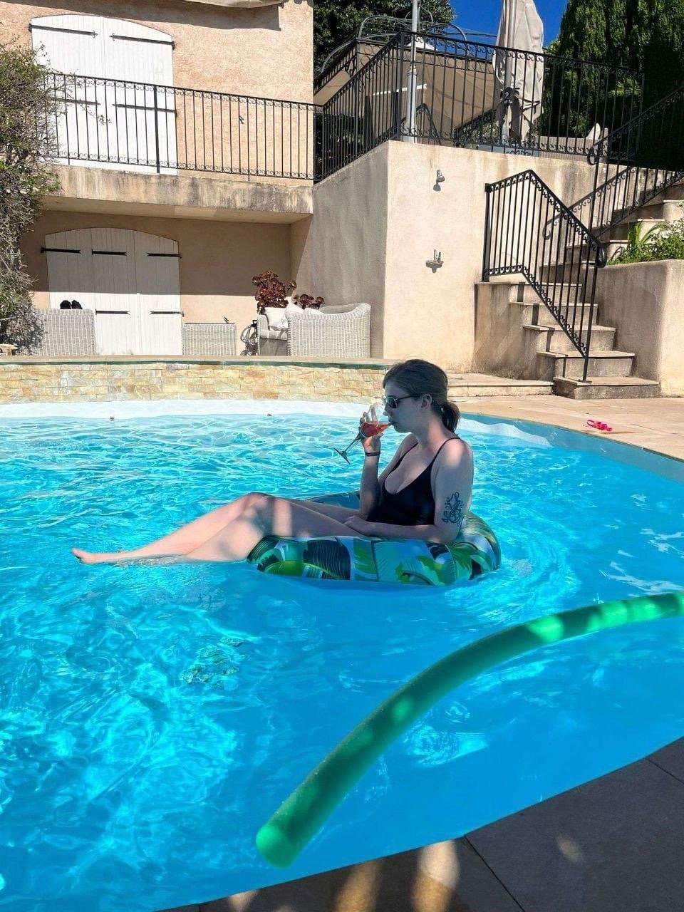 Cutie Kendra showing off a bit