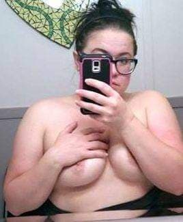 Hot blonde milf Katie totally naked!