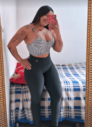 Morena bucetuda, exibe o capô de fusca | Thick Latina, thick pussy cameltoe