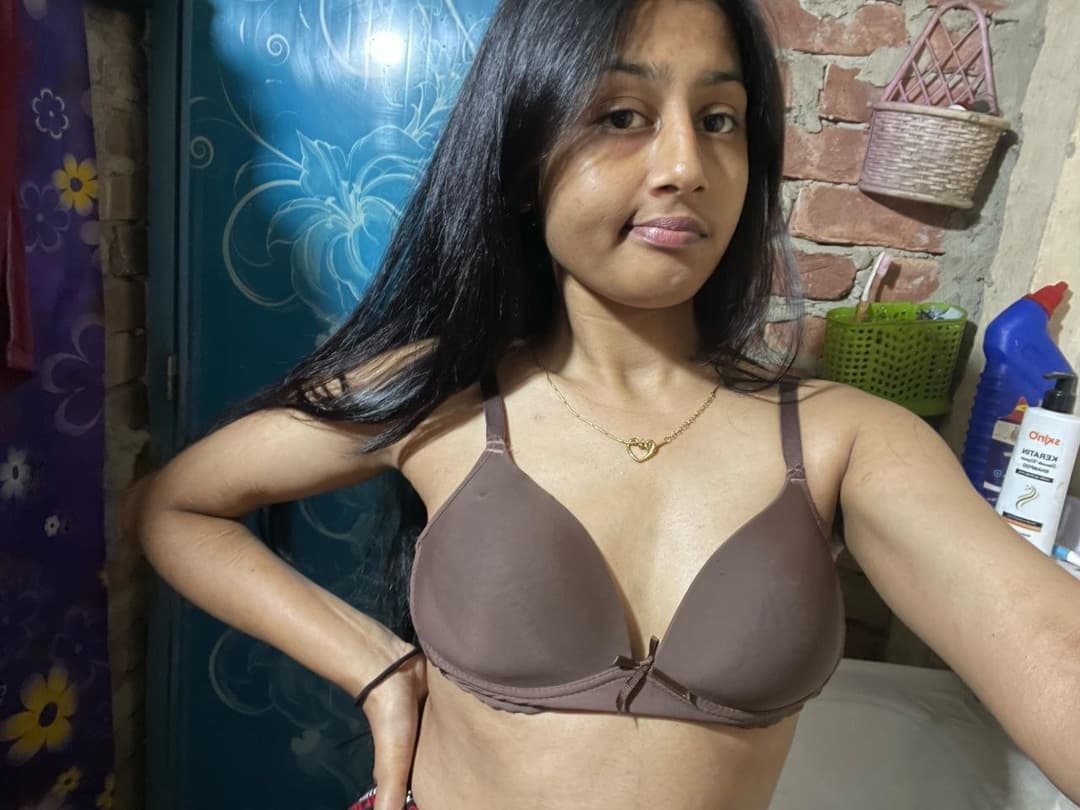 beautiful indian / bengali gf showing fingering masturbating hard with bottle and short fucking