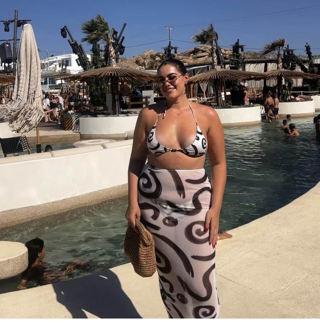 Aussie bbw Jamilla is so thick, begging for cum on her big fake tits. Kik fitfunseeker with edits