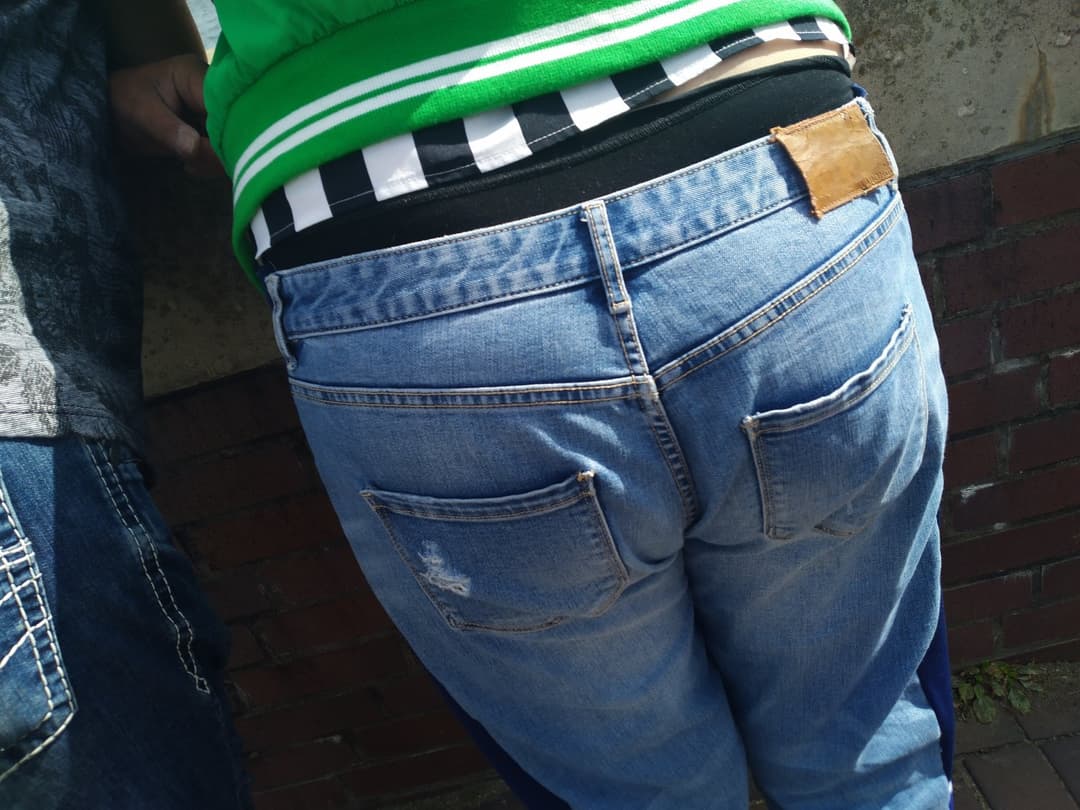 granny looks at the bridge and shows me the black panties