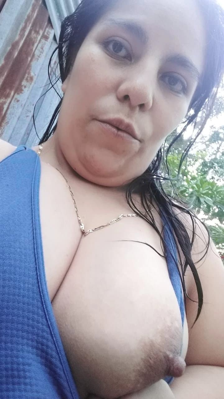 Becky madre puta Salvadoreña se deja coger por mi y mis amigos.