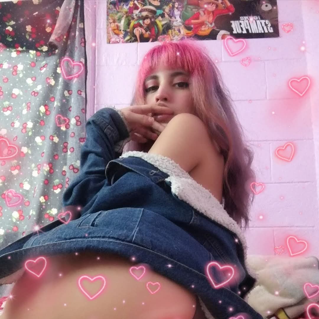 Dyed hair insane slut spreads her holes