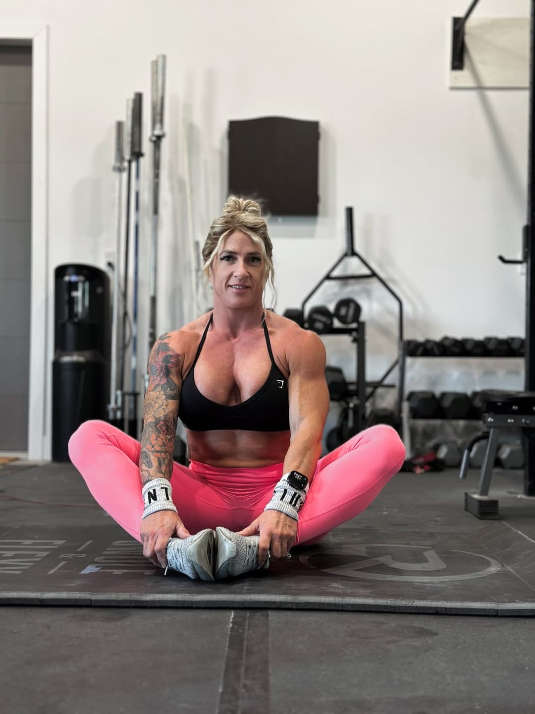 Click to view full size Very Sexy Muscles and a Very Tasty Kitty