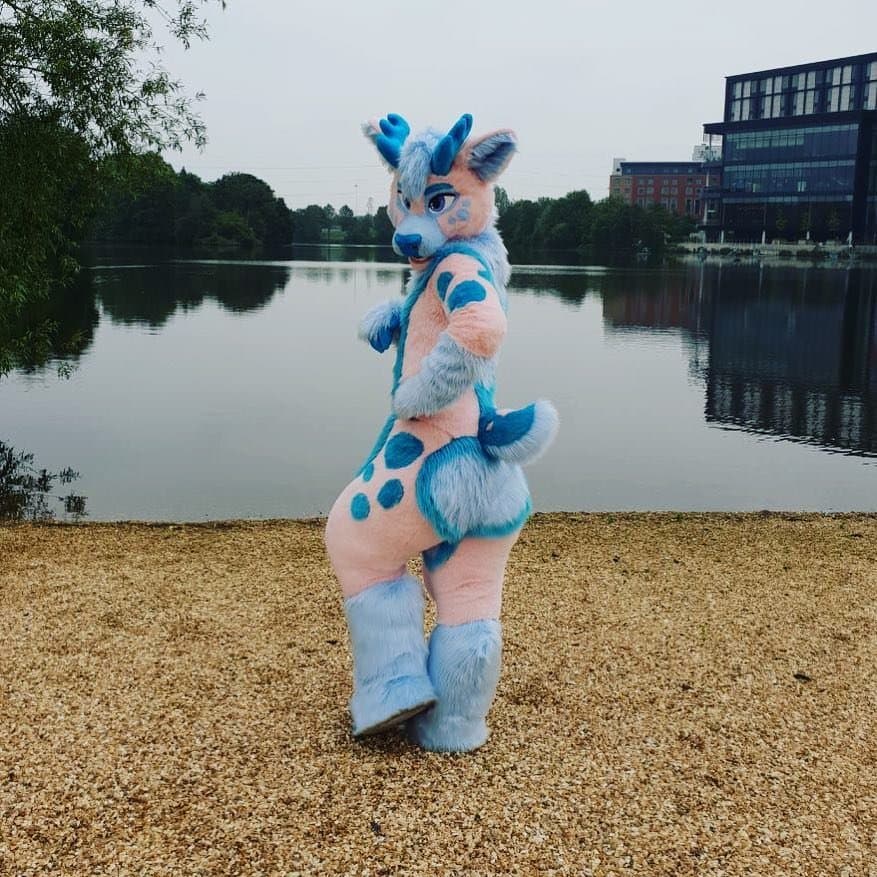 [FURRY] ??? british twink femboy furry with fat ass in deer fursuit (ďêëř_mäġâņ/ďêëřmäġâņäď)