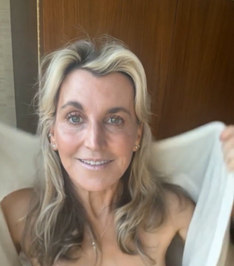 Leaked Pics from Married Woman to Local Guy She Met—and He is Sharing Them!