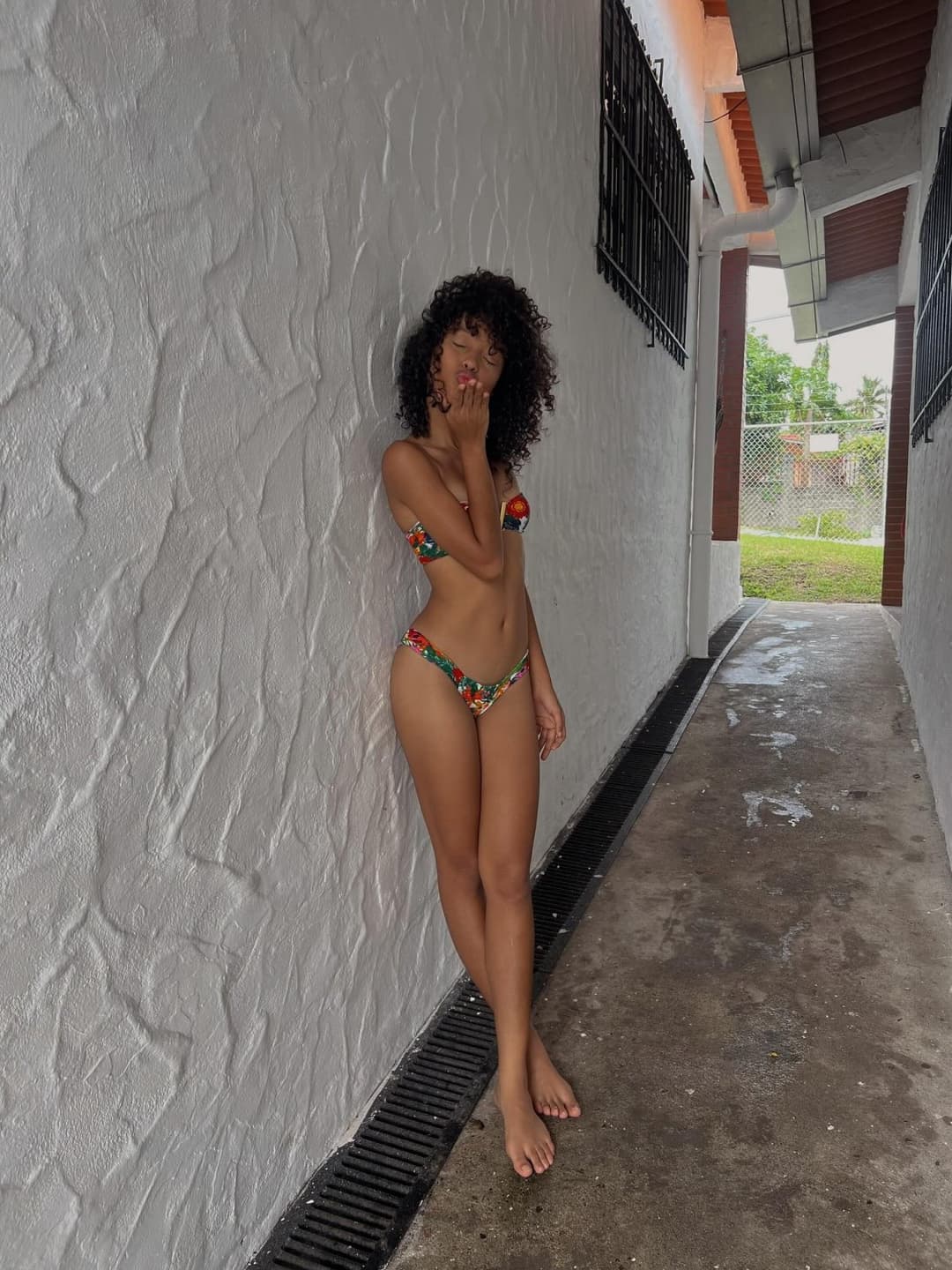 2 PUTAS MORENAS EN BIKINI (DIA 5) 1 DIA 1 PUTA HASTA ENCONTRAR A YADIRA