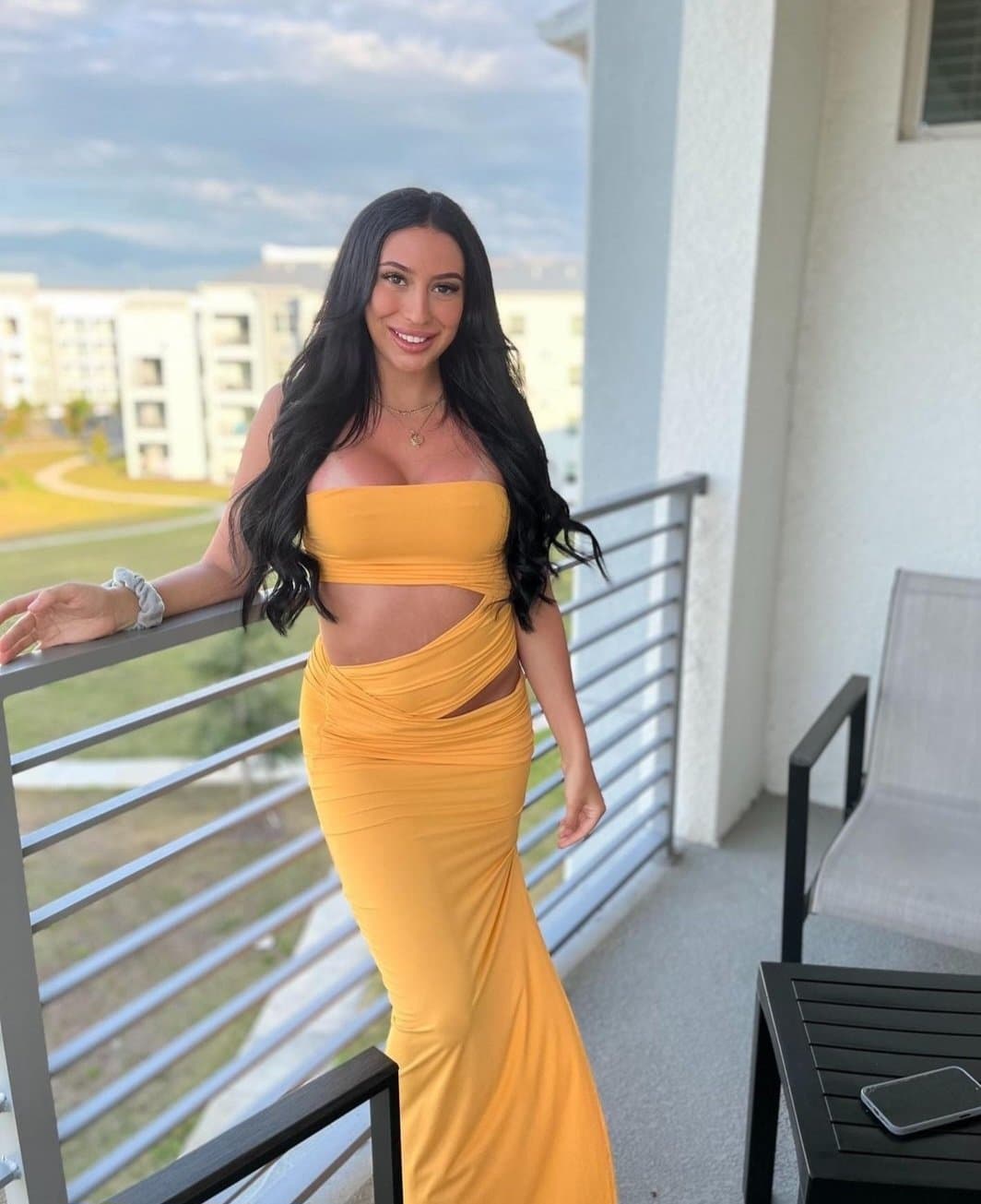 Click to view full size Jasmine - Montréal slut after tits/ass operation