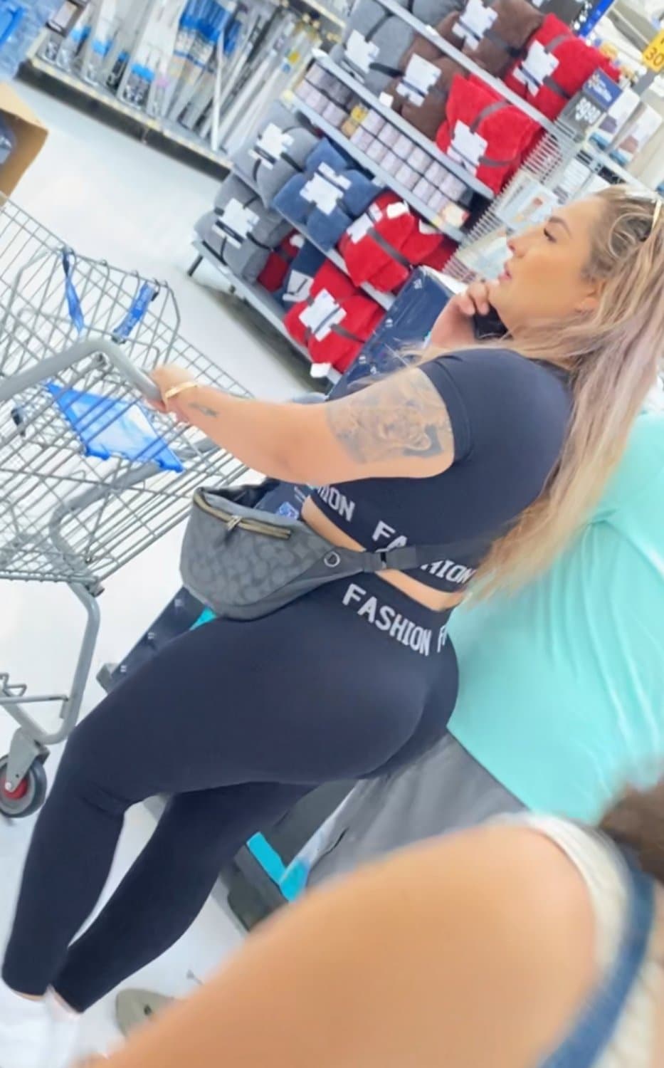 Insane Ass Candids (shopping)