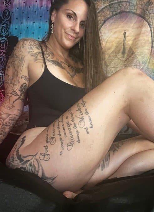 Click to view full size Tatted up smoking hot mature milf mom leaked