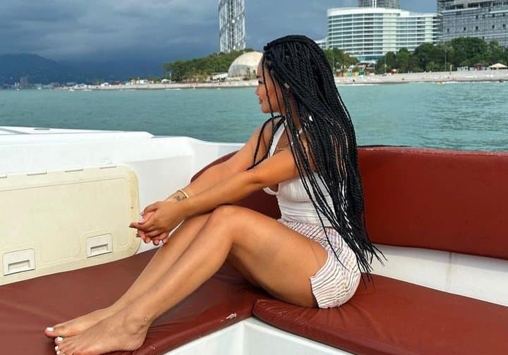 Sexy glamour feet pedicure woman sexy tits