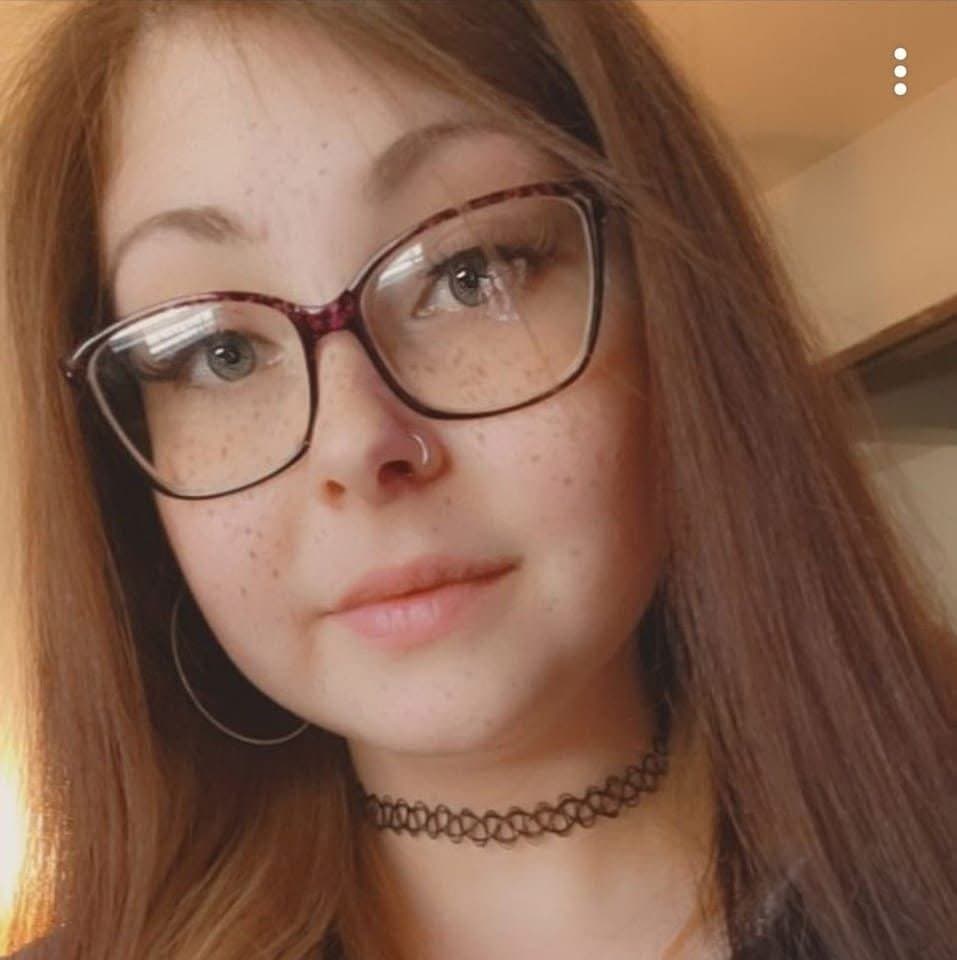 Ignorant slut with huge tits invited me over to smoke a blunt and fuck