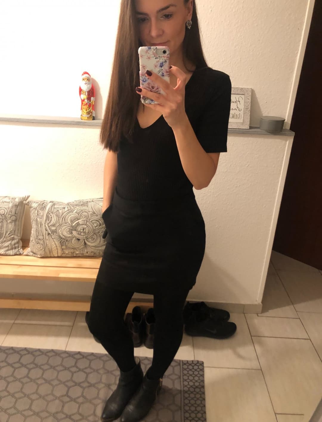 Click to view full size Simone is a horny slutmom ??