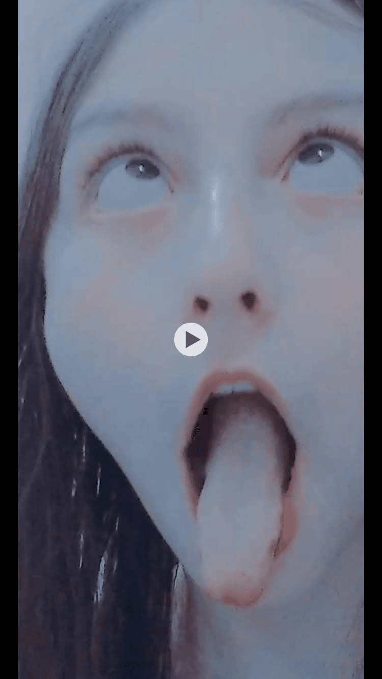 Gabriela putinha de Taboão se masturbando, gozando e fazendo ahegao