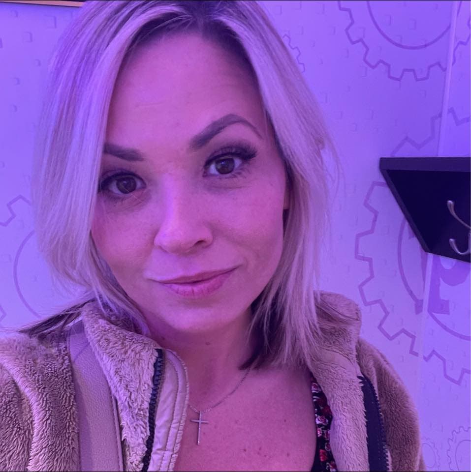 Quick flash of Stephanie’s hot little titties