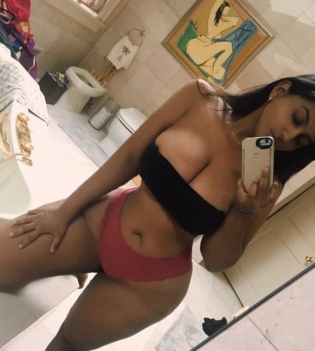 desi indian Bigass milf showing