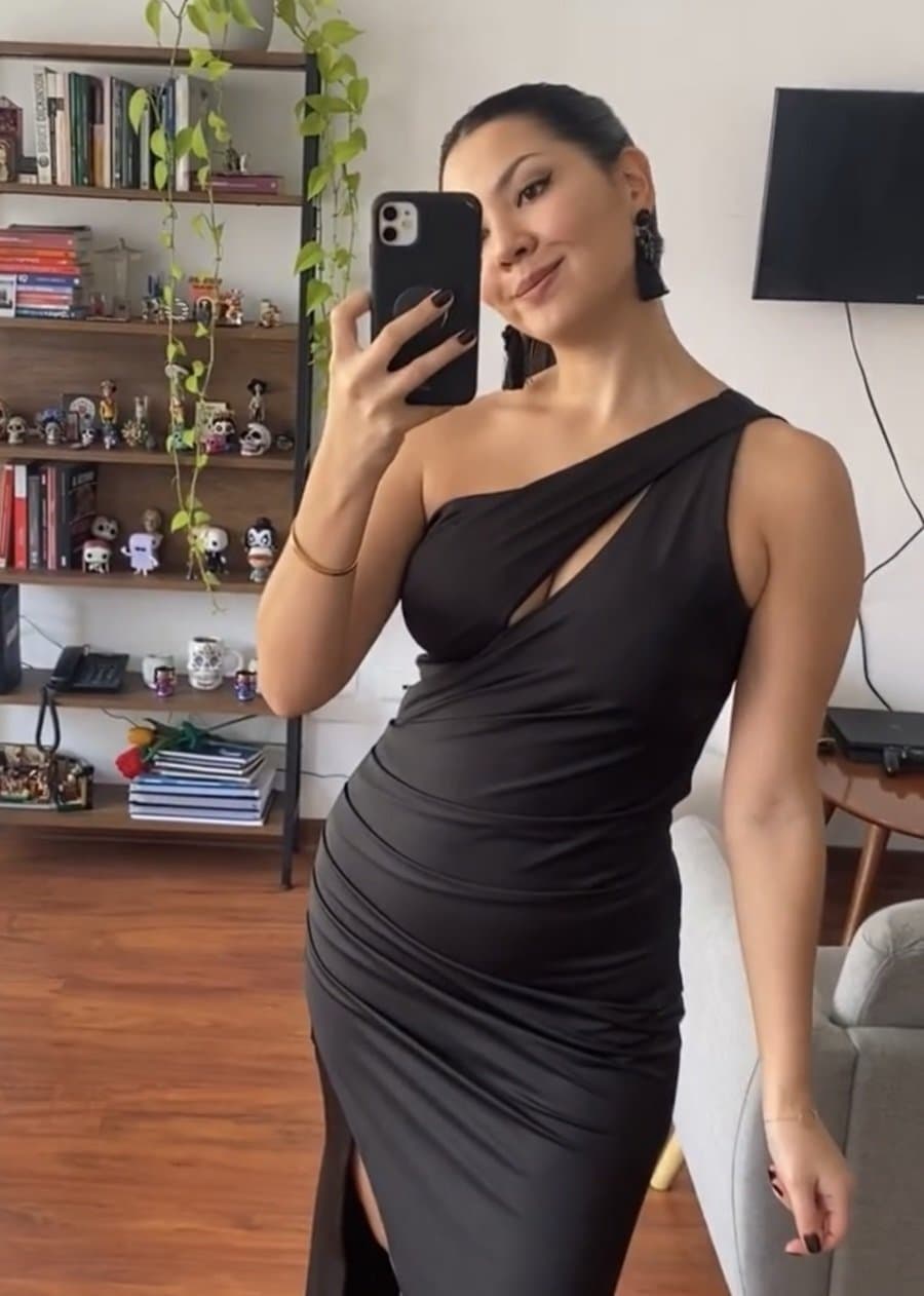 Hot Asian-latina with big boobs and amazing legs. Enjoy!