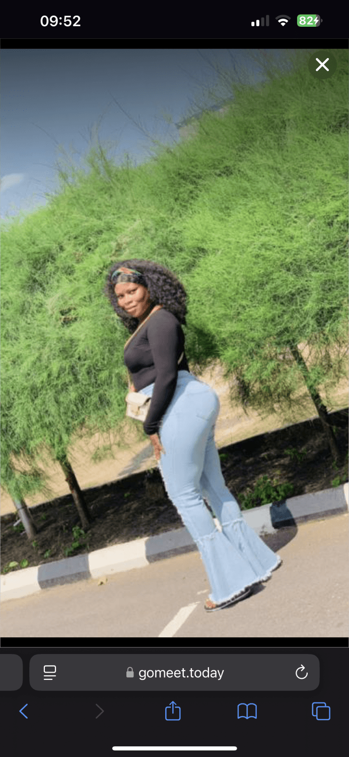 Nigerian girls show their feet on FaceTime