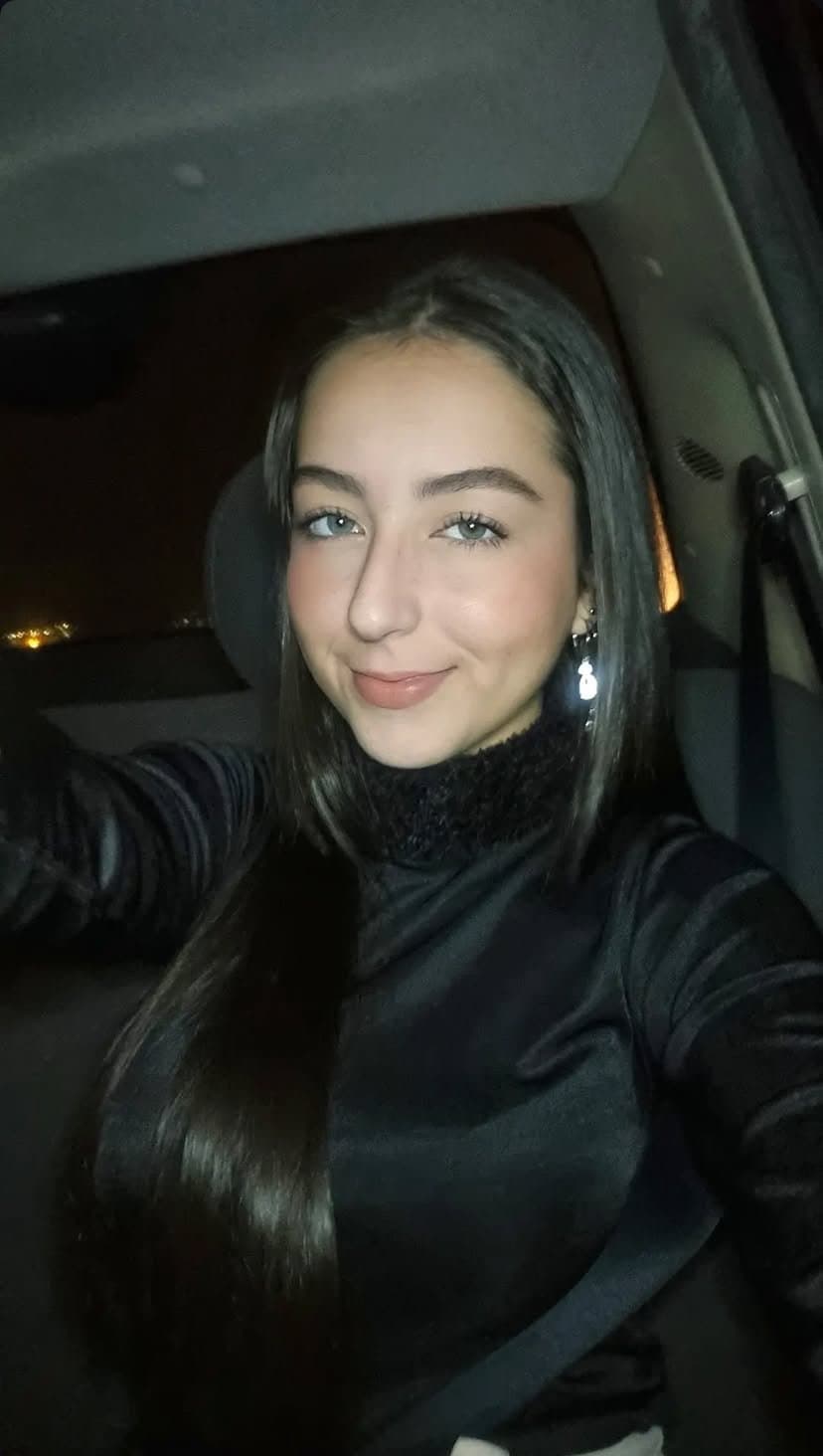 Novinha se formou em veterinária e em boquete perfeito