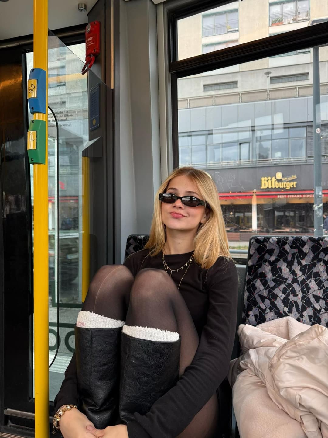 Arrasa Lana , fotos delicias...Lana Negrini a beleza loira , muito goostosa !!!