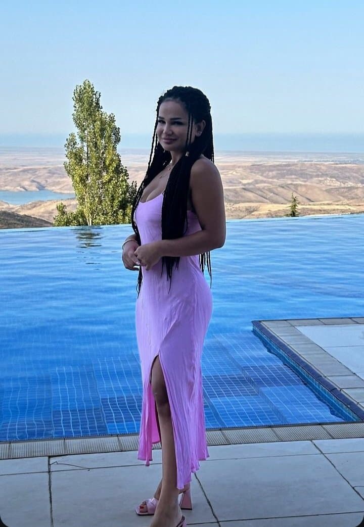 Sexy glamour feet pedicure woman sexy tits