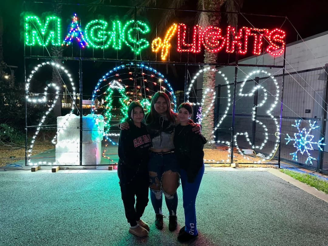 -My 2 Sexy Latina Cousins & 2 Sexy MILF aunts / Who has their nudes Dm US