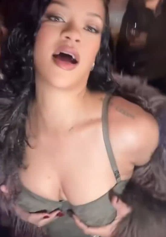 Rihanna Is Such A Beautiful Goddess Slut How Could You Not Resist A Edging Session ??