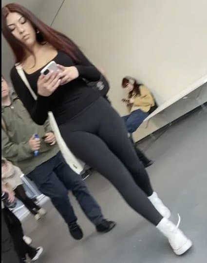 German street Girls deutsche geile Frauen Ass Leggings cameltoe slut voyeur candid creepshots