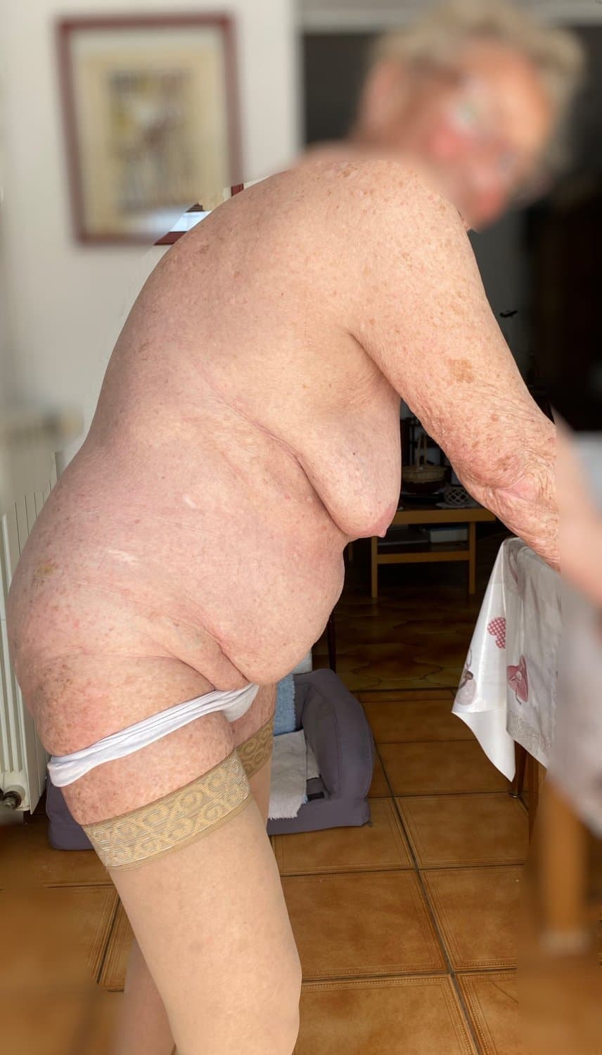 Geile Oma wird gefickt und bläst extrem gut?