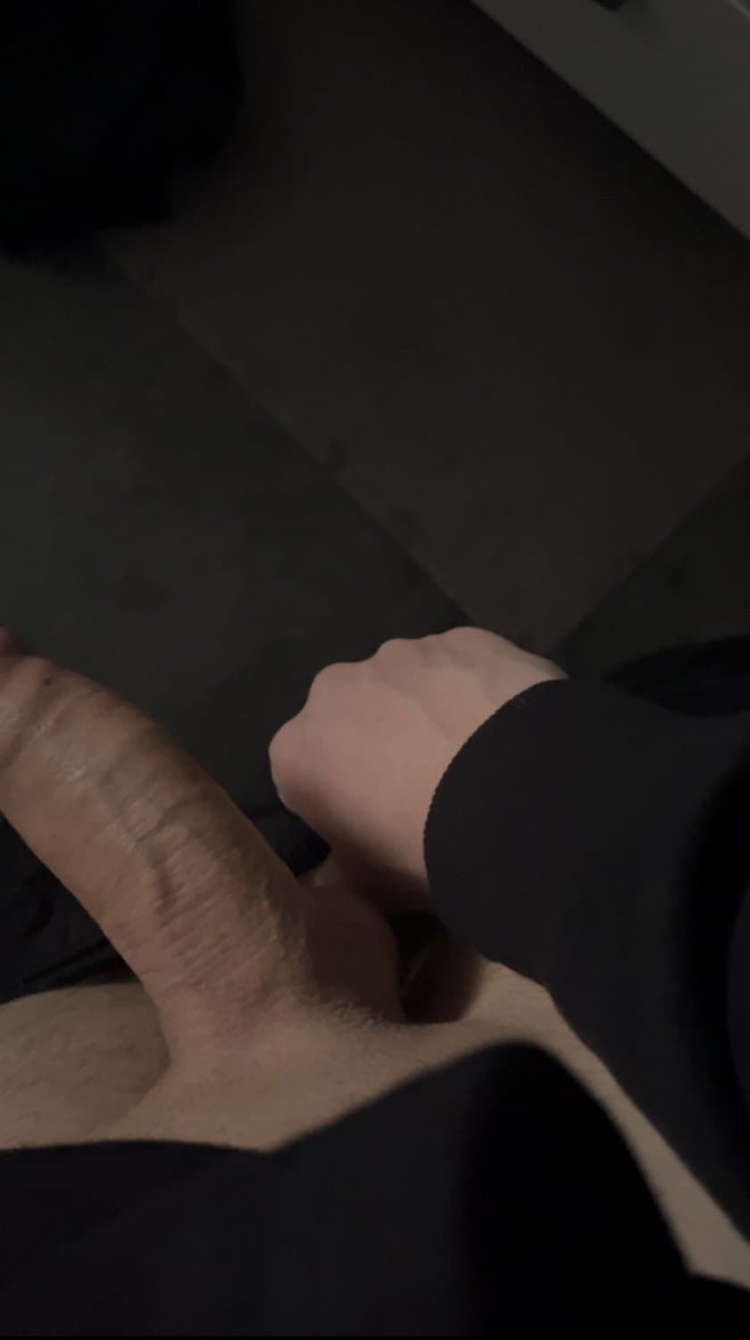 Click to view full size thats my ex, dm to trade pics or dick pics