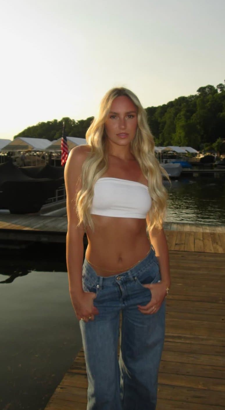 What tiktoker would you rather have? Peyton Coffee or Mary Canterbury?