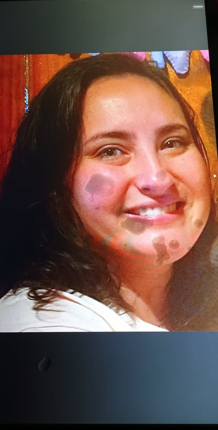 Click to view full size Meu alvo da vez esta me matando de tezão, tem cara de puta, vou leitar diariamente na cara dela