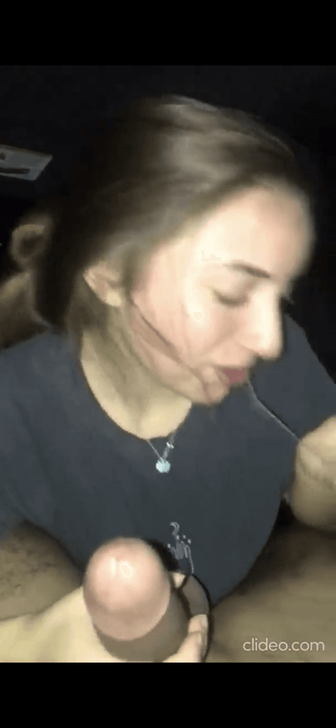 Aliana giving head for money in car