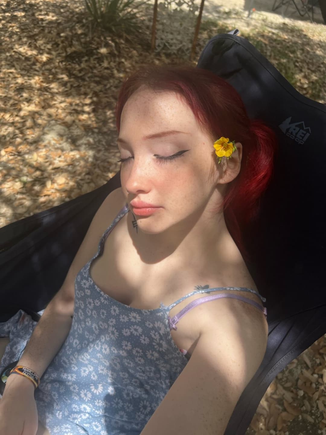 Click to view full size freckled white bitch loves showing her tits