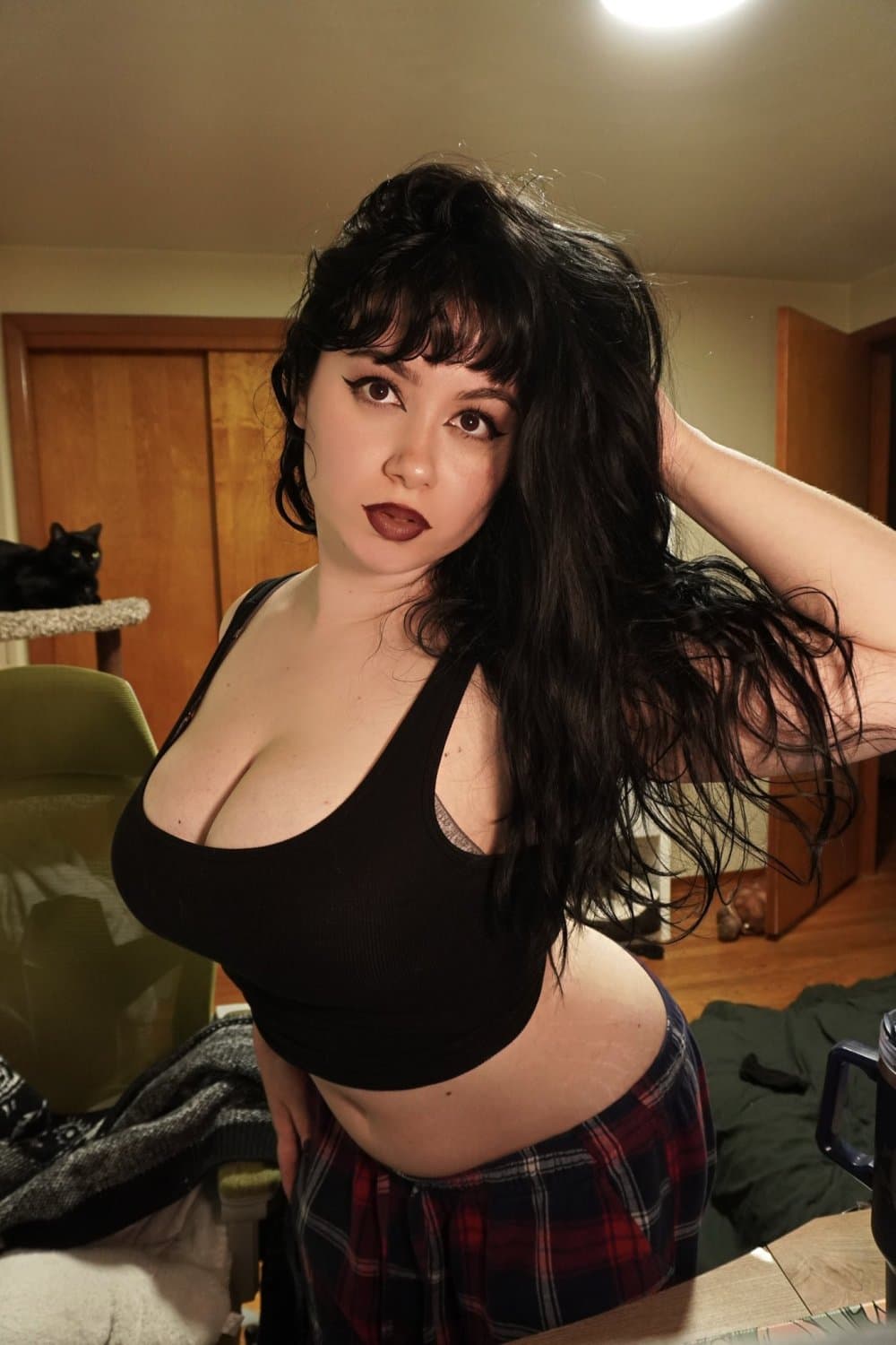 chubby goth babe