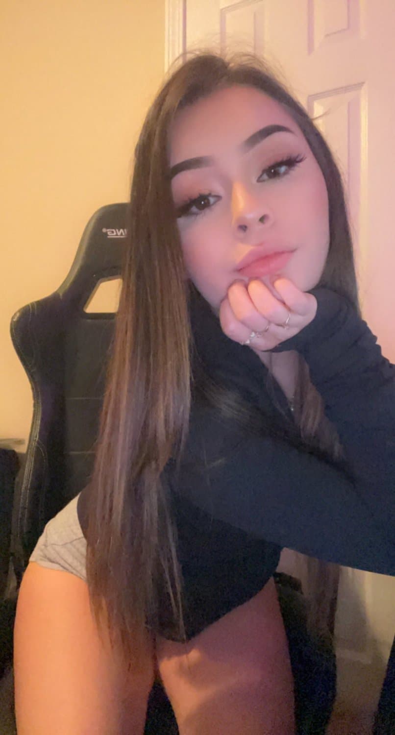 BRUNETTE TEEN SLUT w/ BUBBLE BUTT & PERKY TITS