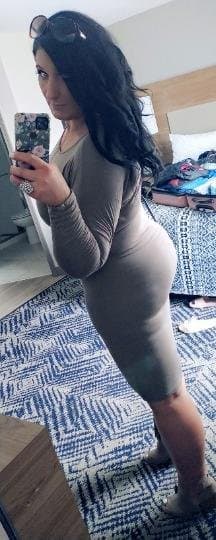 Busty Italian milf mom