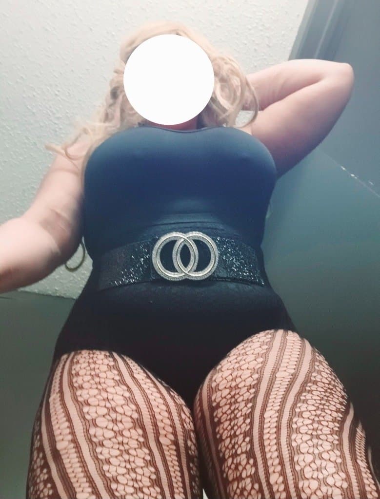 Madura tetona Latina madre mature Latina milf mom busty big tits on her phone