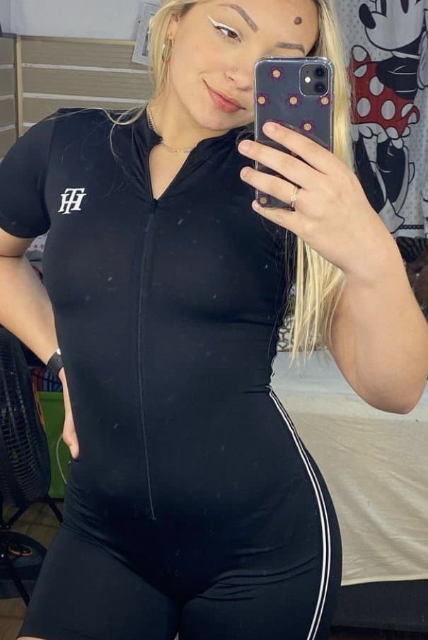 Branquinha gostosa do instagram (comentem)