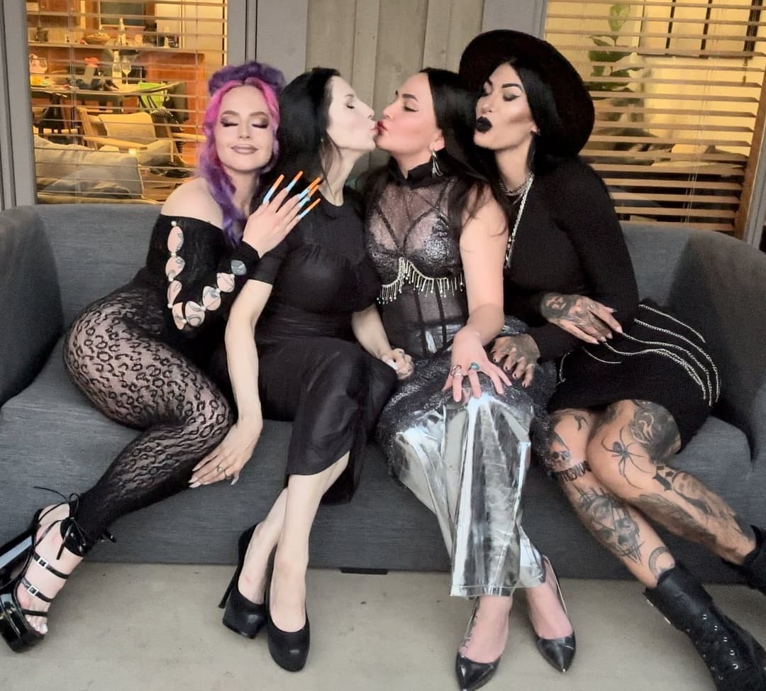 Click to view full size MADELAINE HORN - MADELINA HORN