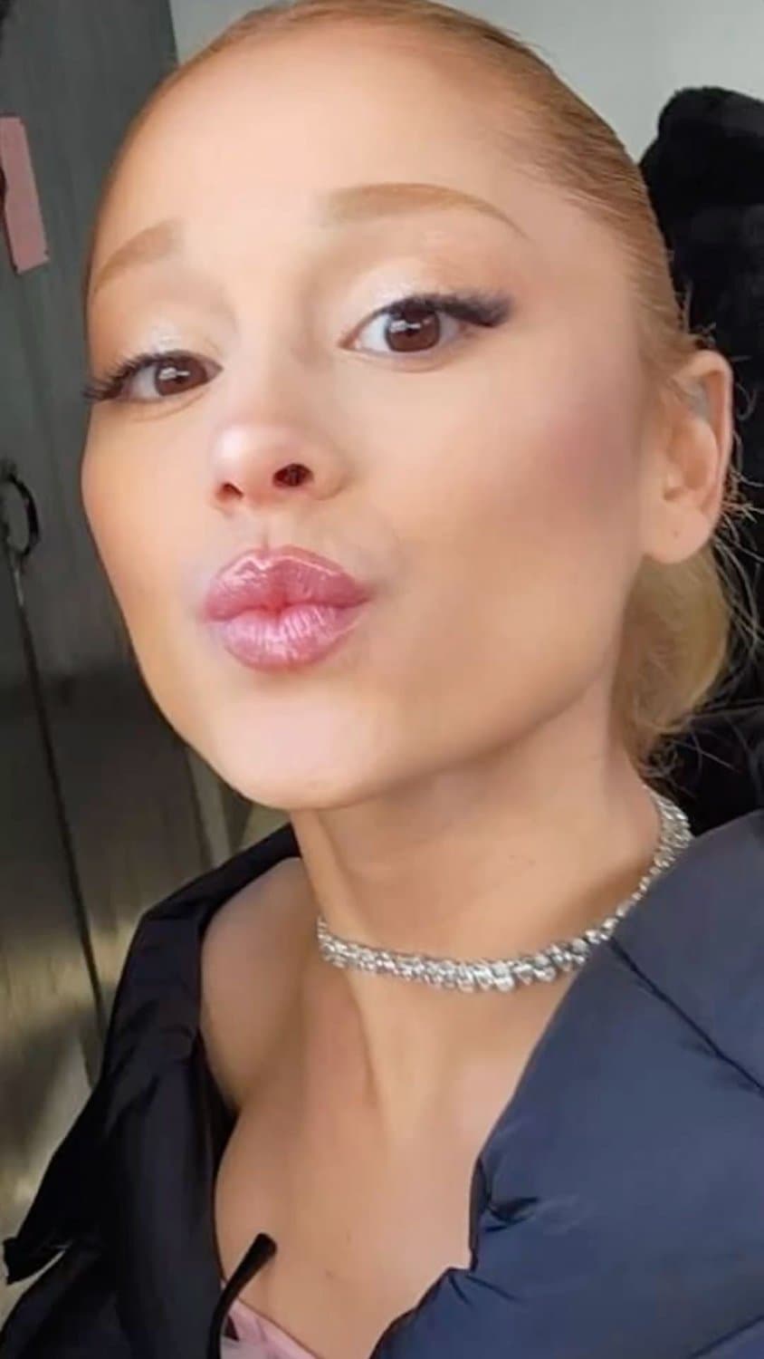 More Ariana Grande face/lips porn to goon to ?