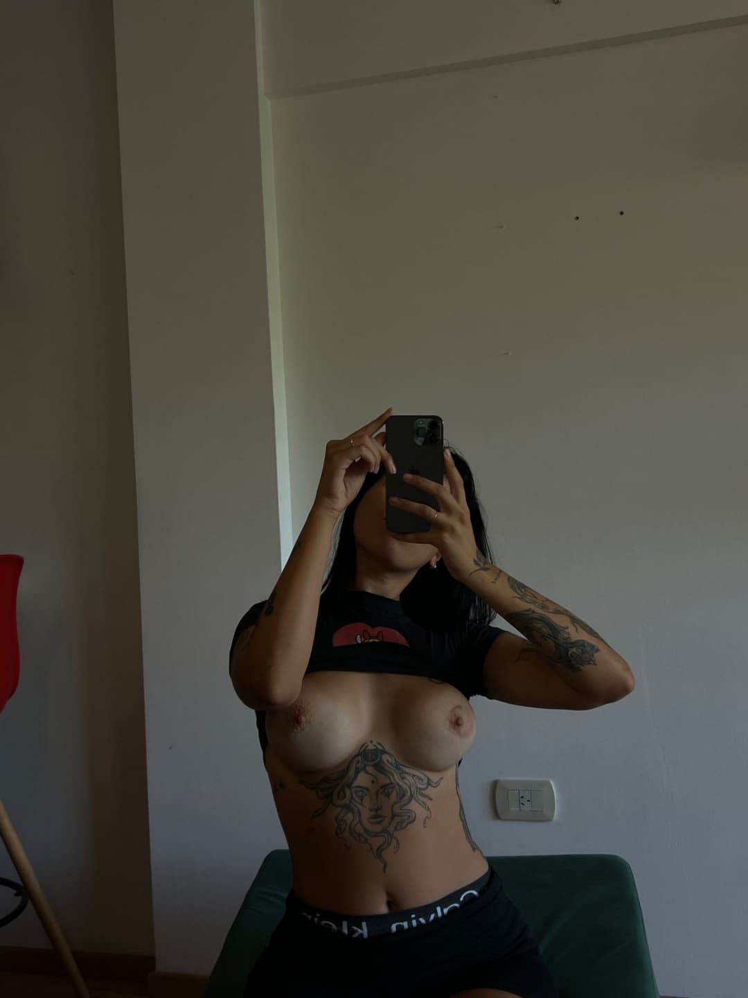 Mari Mari rolinga mostrando las tetas