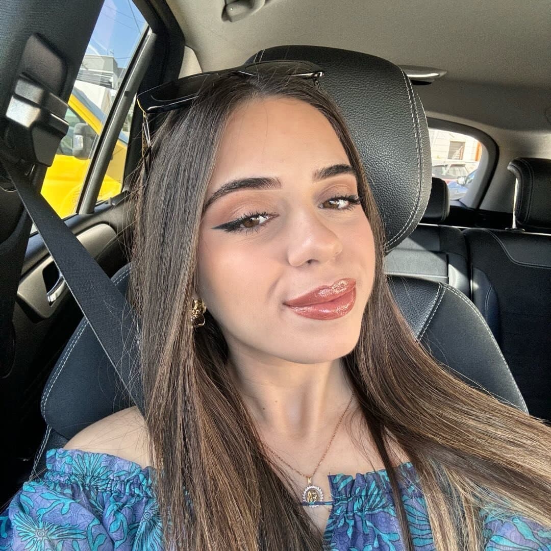 Cyprus slut Eleni shows off her body