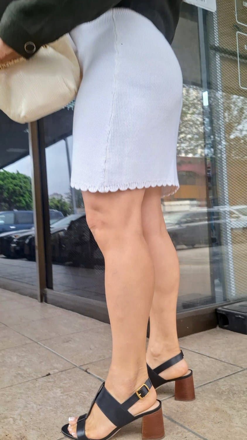 Madura mexicana en vestido blanco, sexy hot milf