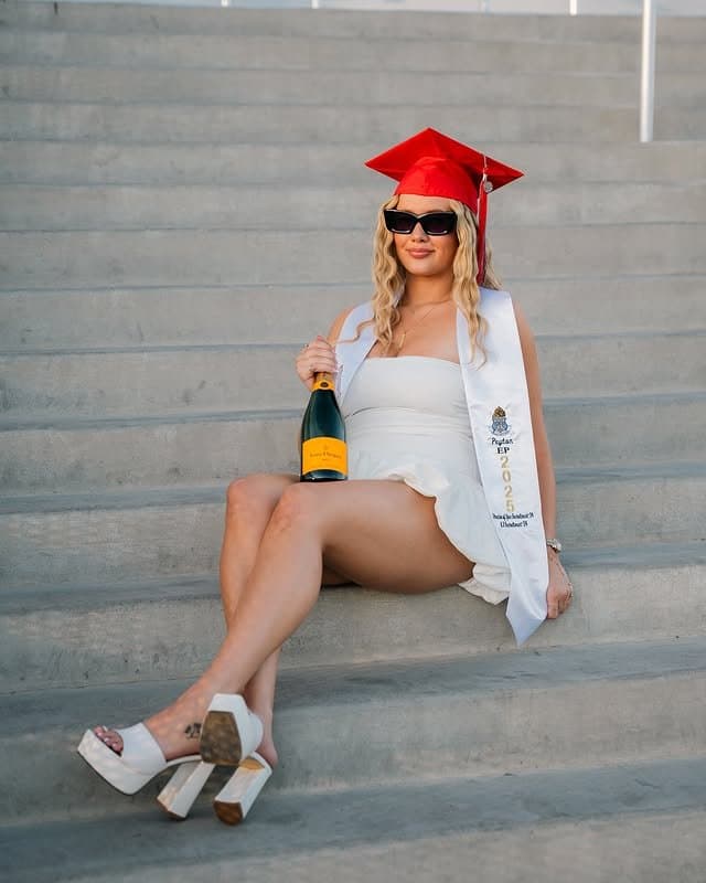 Sexy busty snowbunny teen Peyton