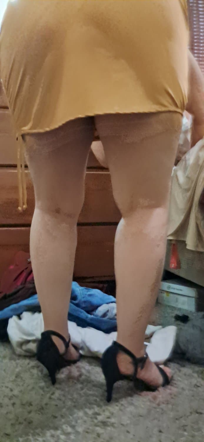 Convinced sister inlaw to show me her panties