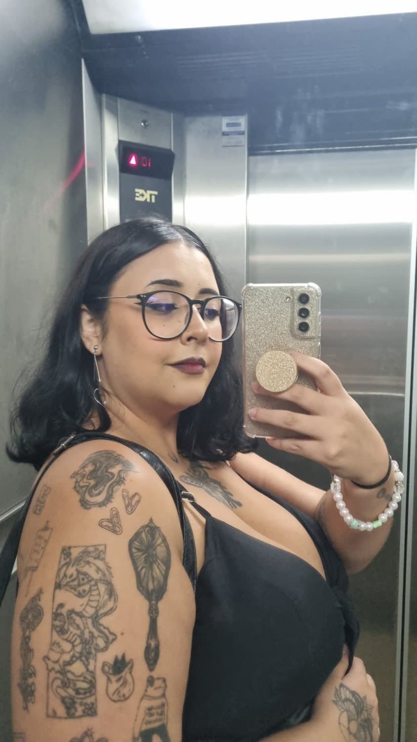 Victória Castro gordinha nerd